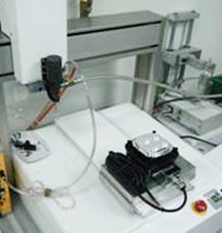 JR2400三軸塗膠機